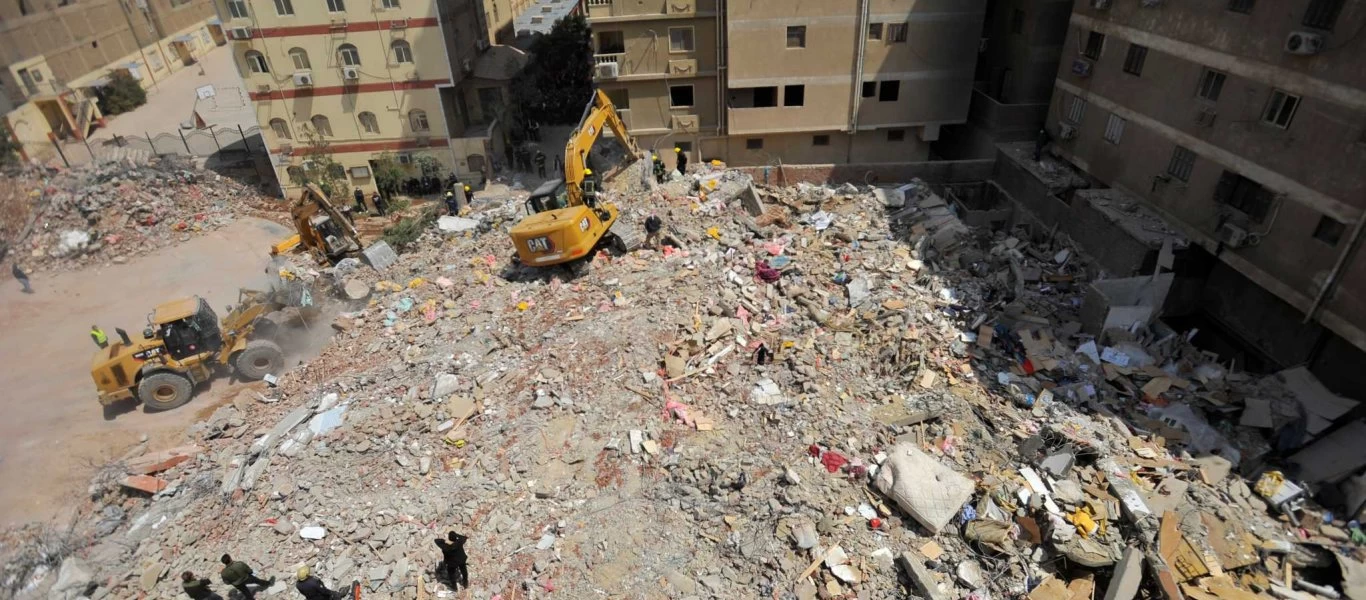 Αίγυπτος: Στους οκτώ οι νεκροί από την κατάρρευση δεκαώροφου κτιρίου στο Κάιρο